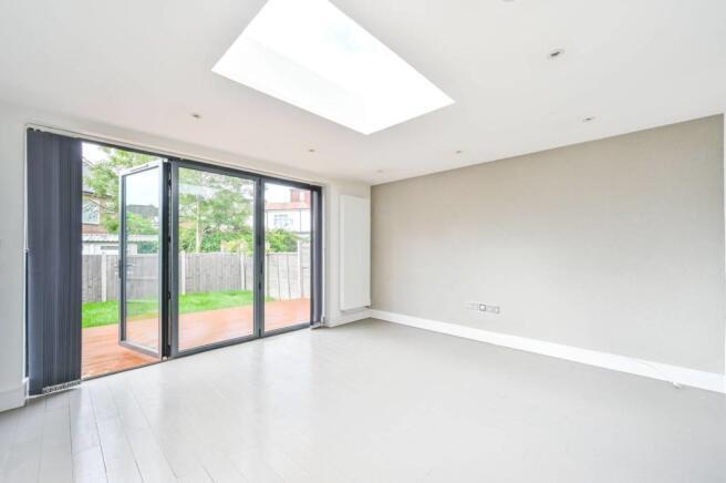 Hale Grove Gardens, Mill Hill